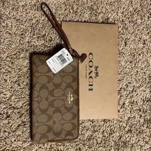 Women’s Coach Signature Double-zipped Wallet